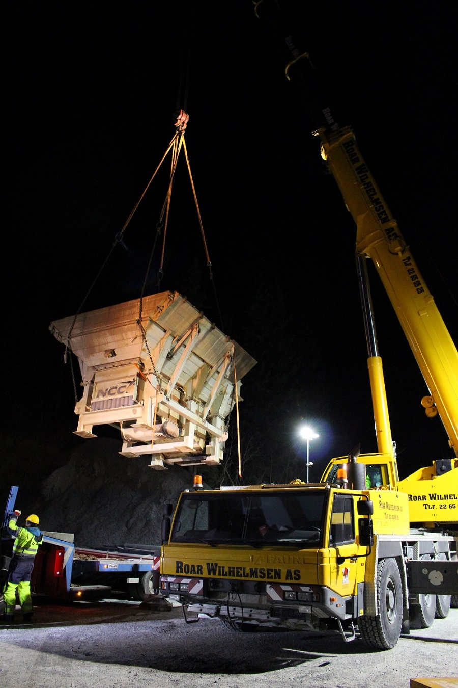 Lossing av knuseverket som ble transportert fra Finland til Orkanger